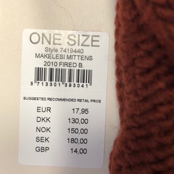 NWT Numph Makelesi Mittens. Fired Brown color - Picture 2 of 2